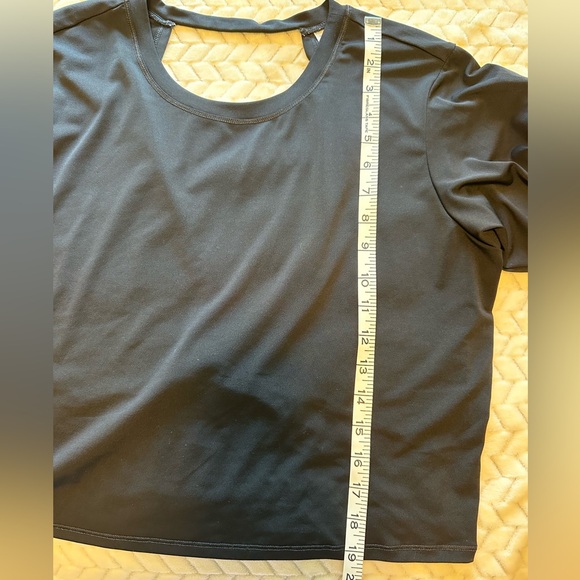 Fabletics Yoga Short Sleeve Open Back Shirt Size Medium Black - Picture 4 of 4